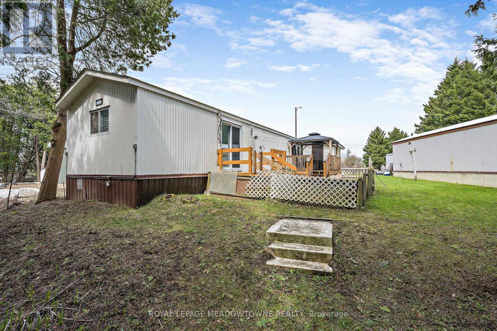 4 LAUREL LANE - 26