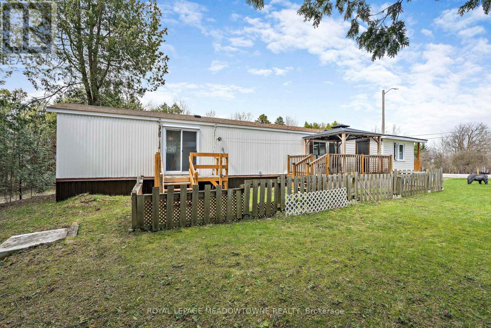 4 LAUREL LANE - 25