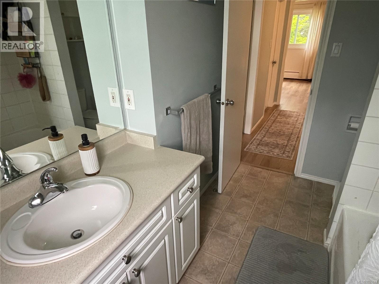 #58 4110 Kendall Ave - 16