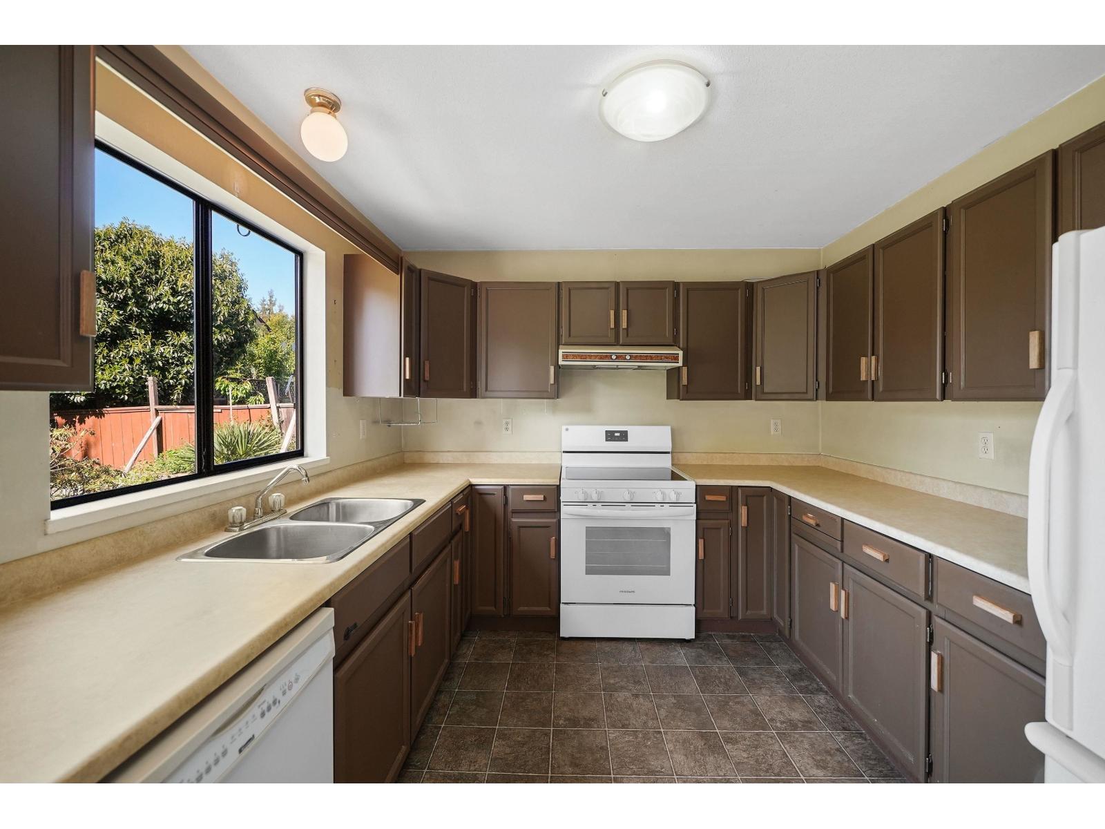 4 Bed, 3 Bath House for Sale in Langley – 19661 50A AVENUE, Langley - Image 9