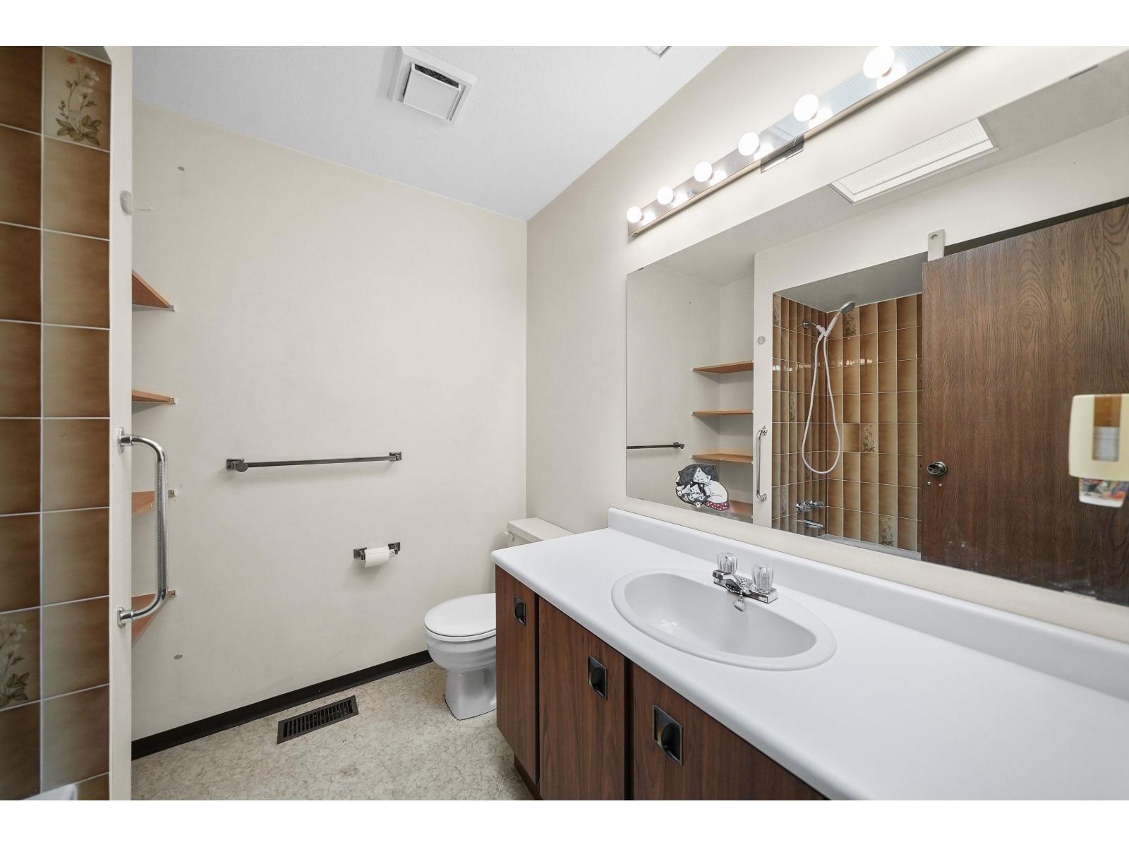 4 Bed, 3 Bath House for Sale in Langley – 19661 50A AVENUE, Langley - Image 19