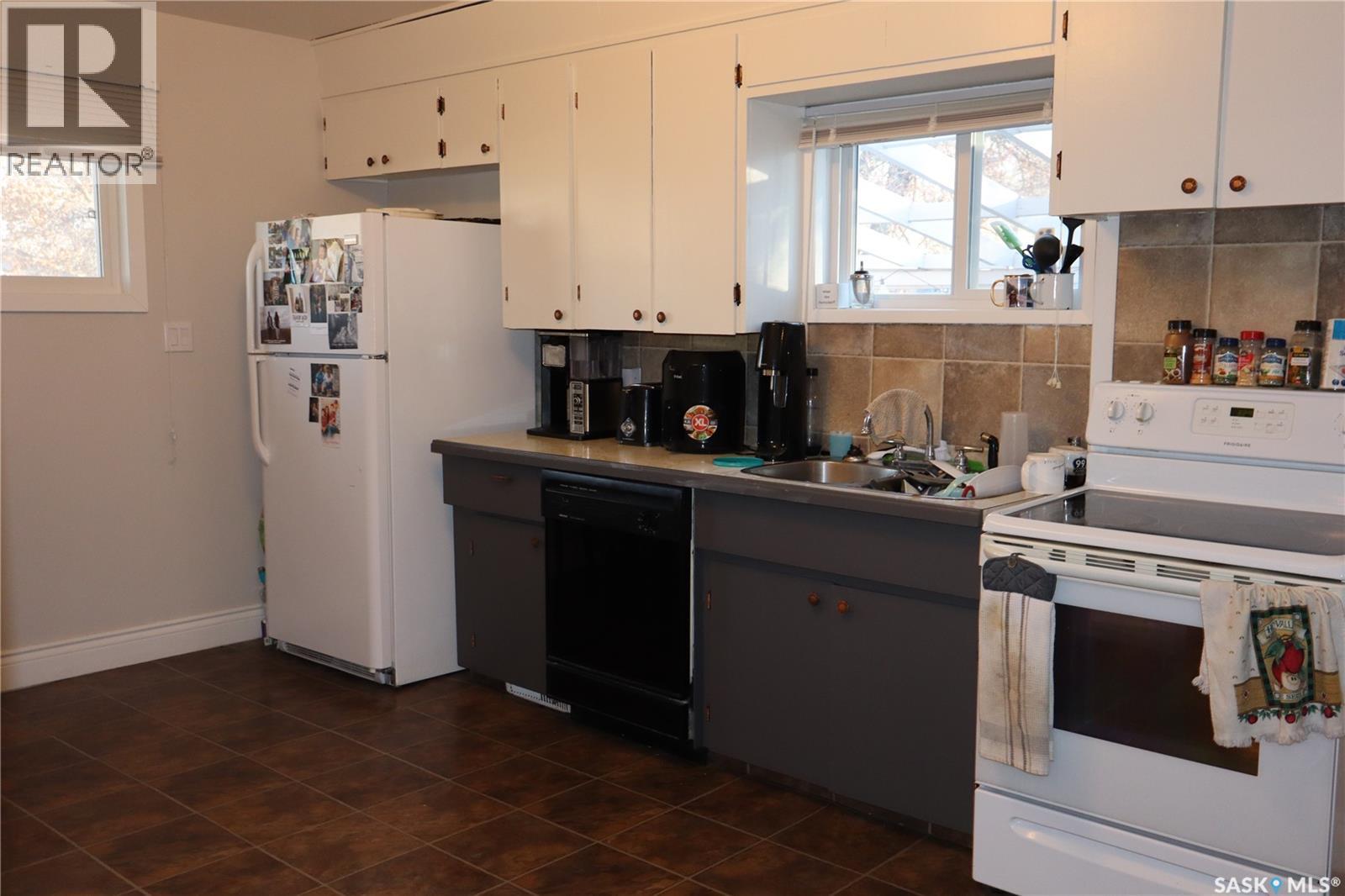 203 5th AVENUE W - 3