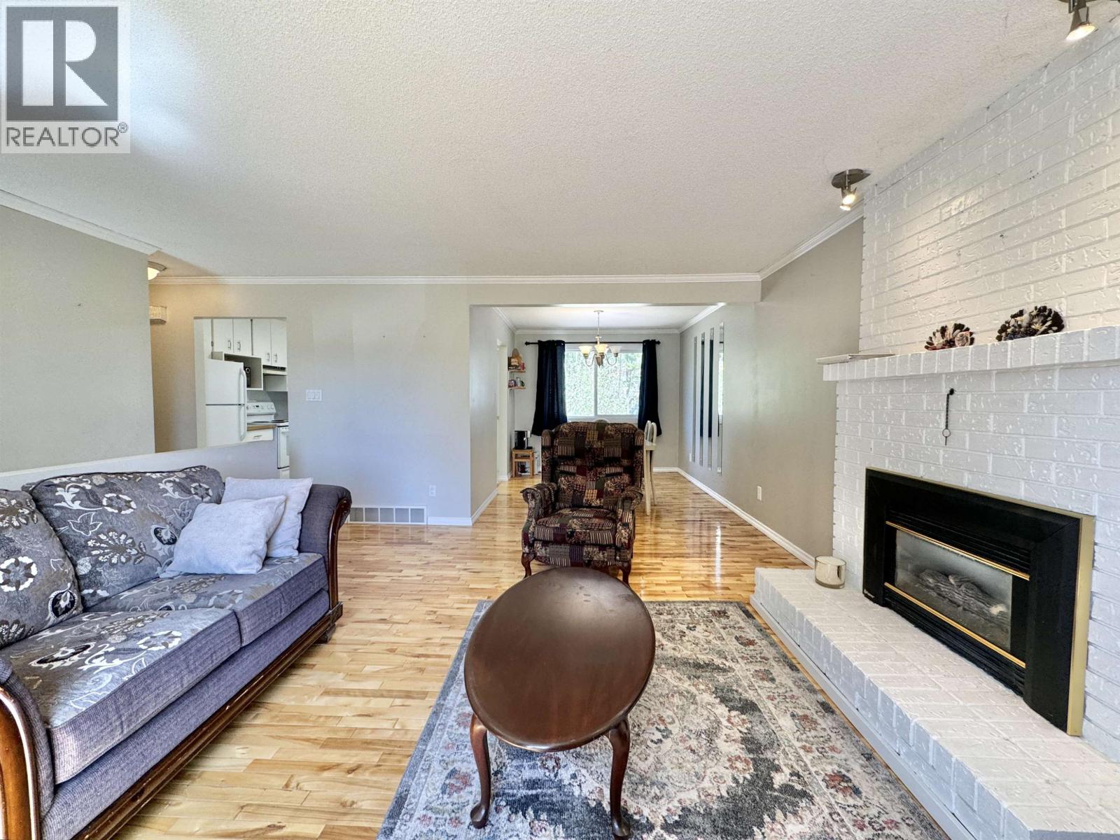 1154 LATIN AVENUE - 8