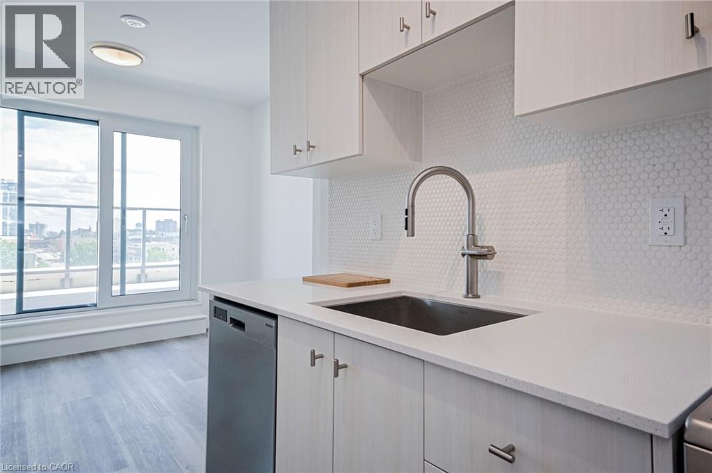 15 WELLINGTON SOUTH Street S Unit# 404, Kitchener, Ontario, N2G0E4 — Photo 6