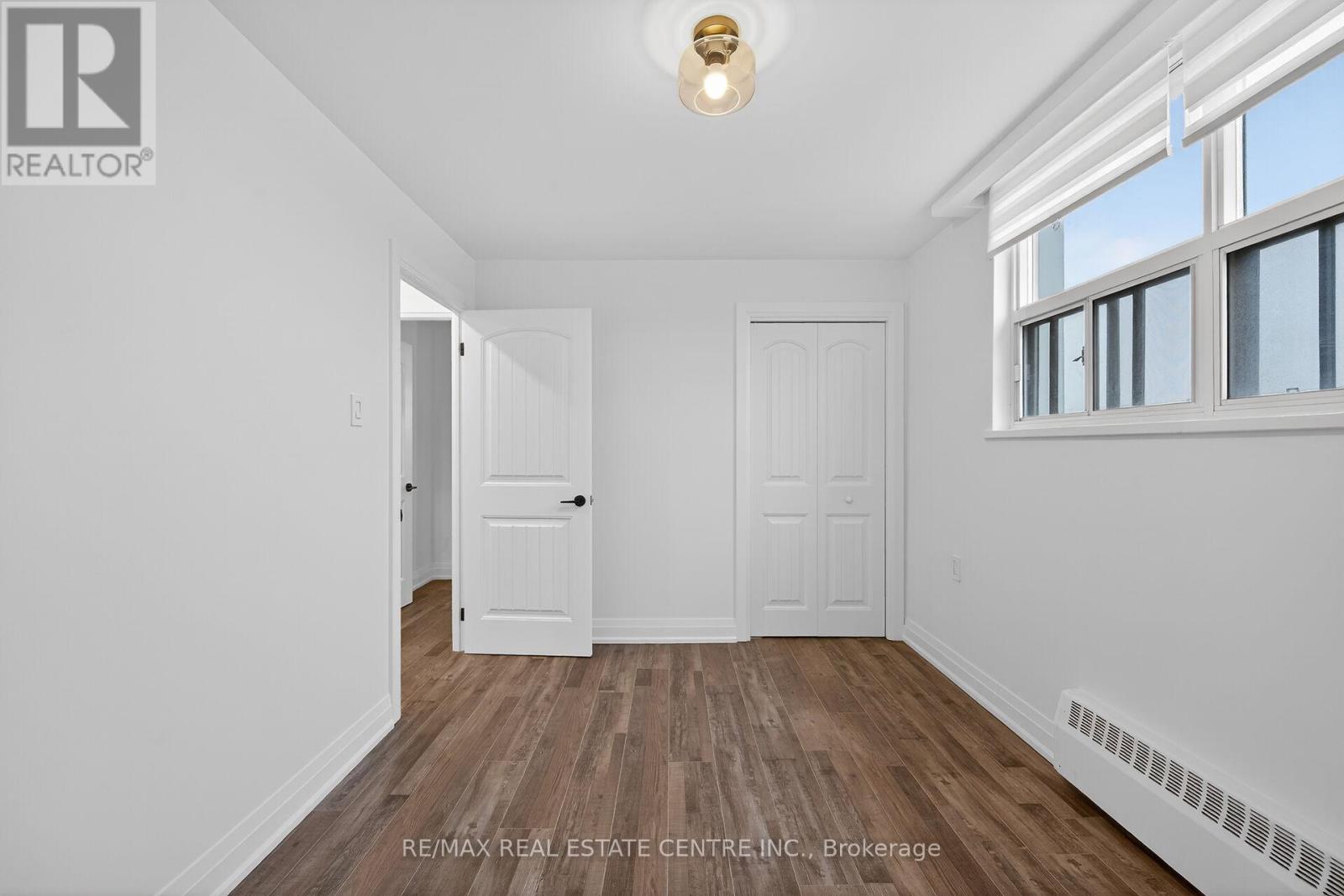 #702 212 KERR STREET - 24