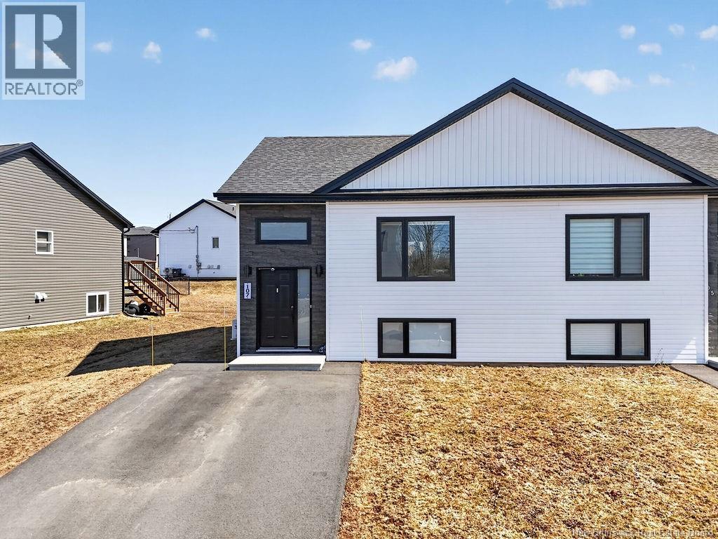 107 Francfort Crescent - 1