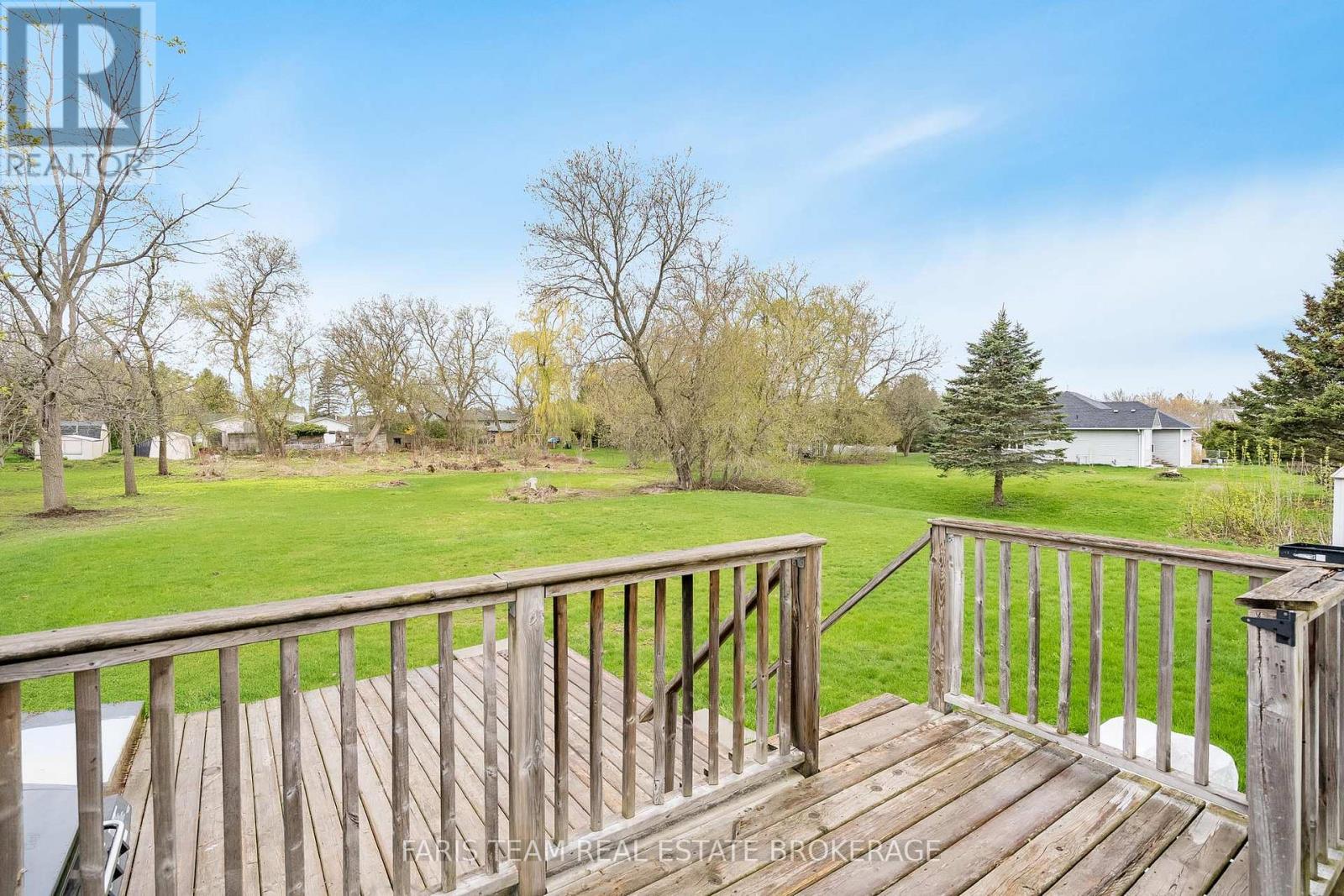 10 SURREY LANE - 34