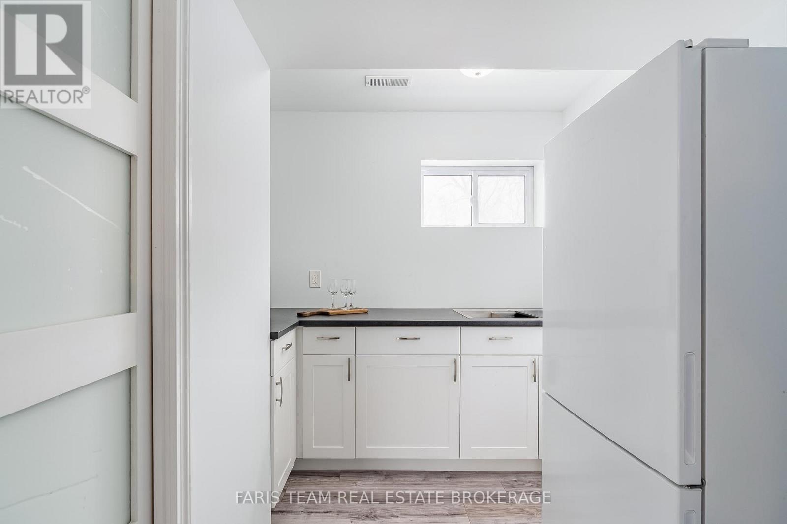 10 SURREY LANE - 27