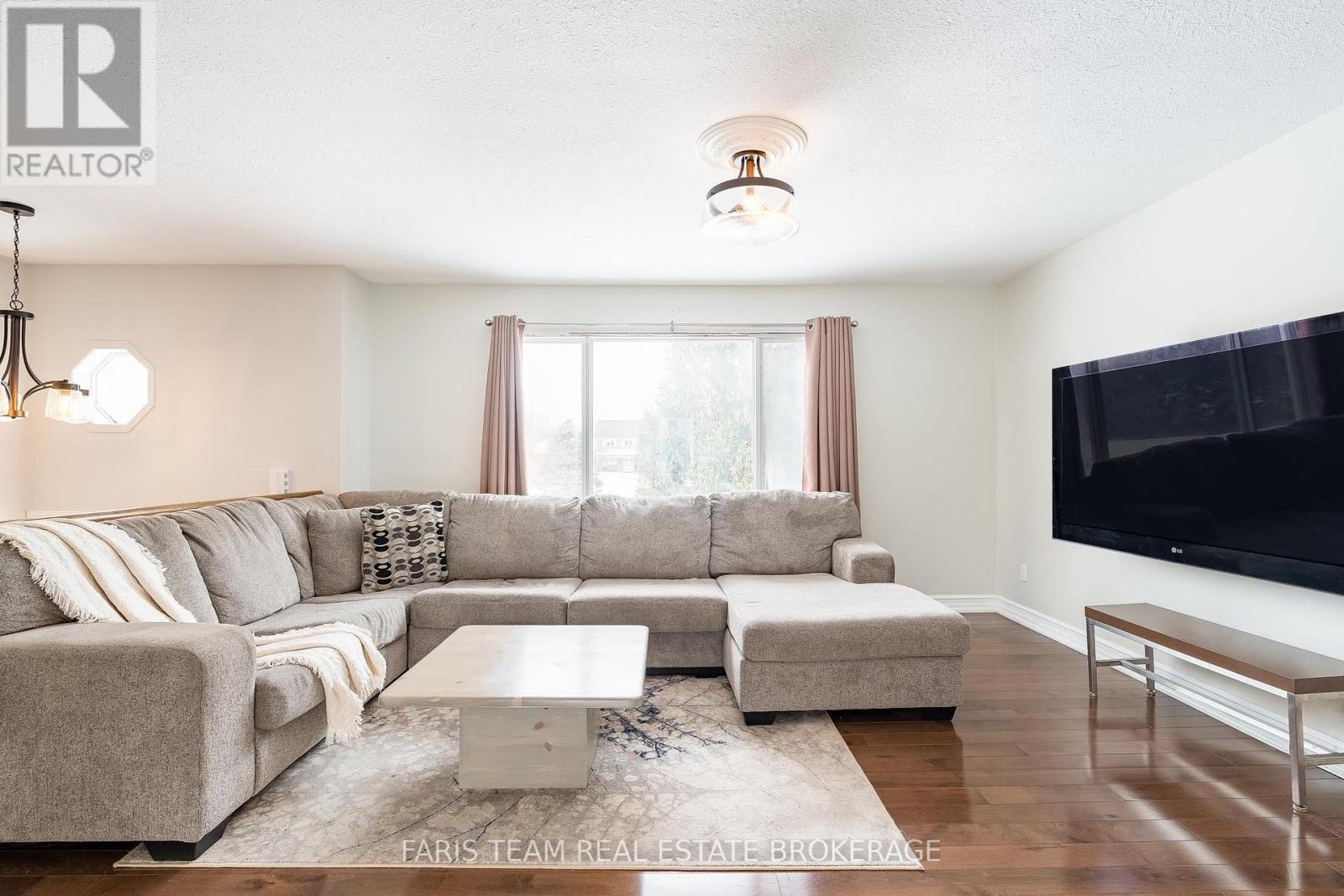 10 SURREY LANE - 12
