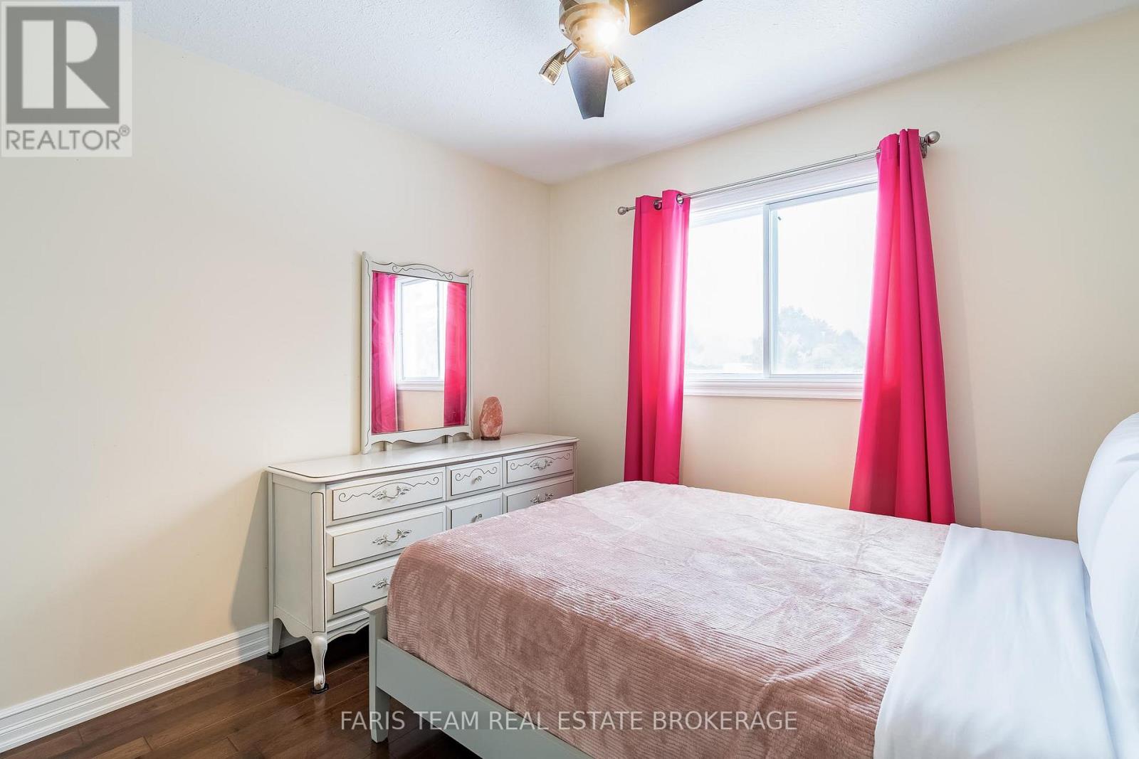 10 SURREY LANE - 20