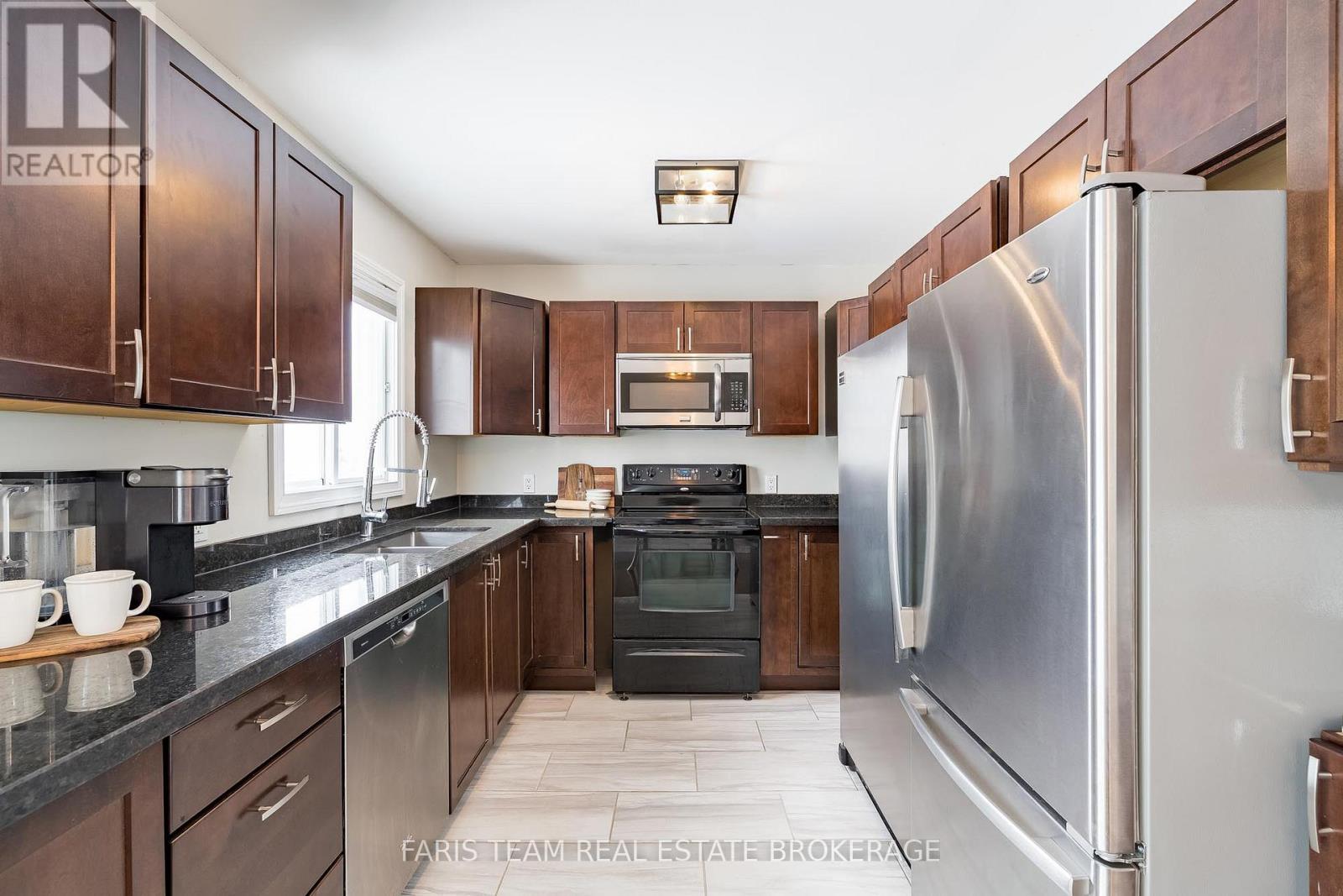 10 SURREY LANE - 5