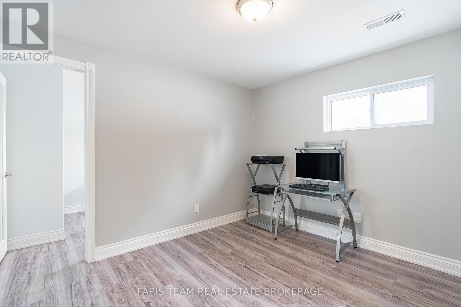 10 SURREY LANE - 25