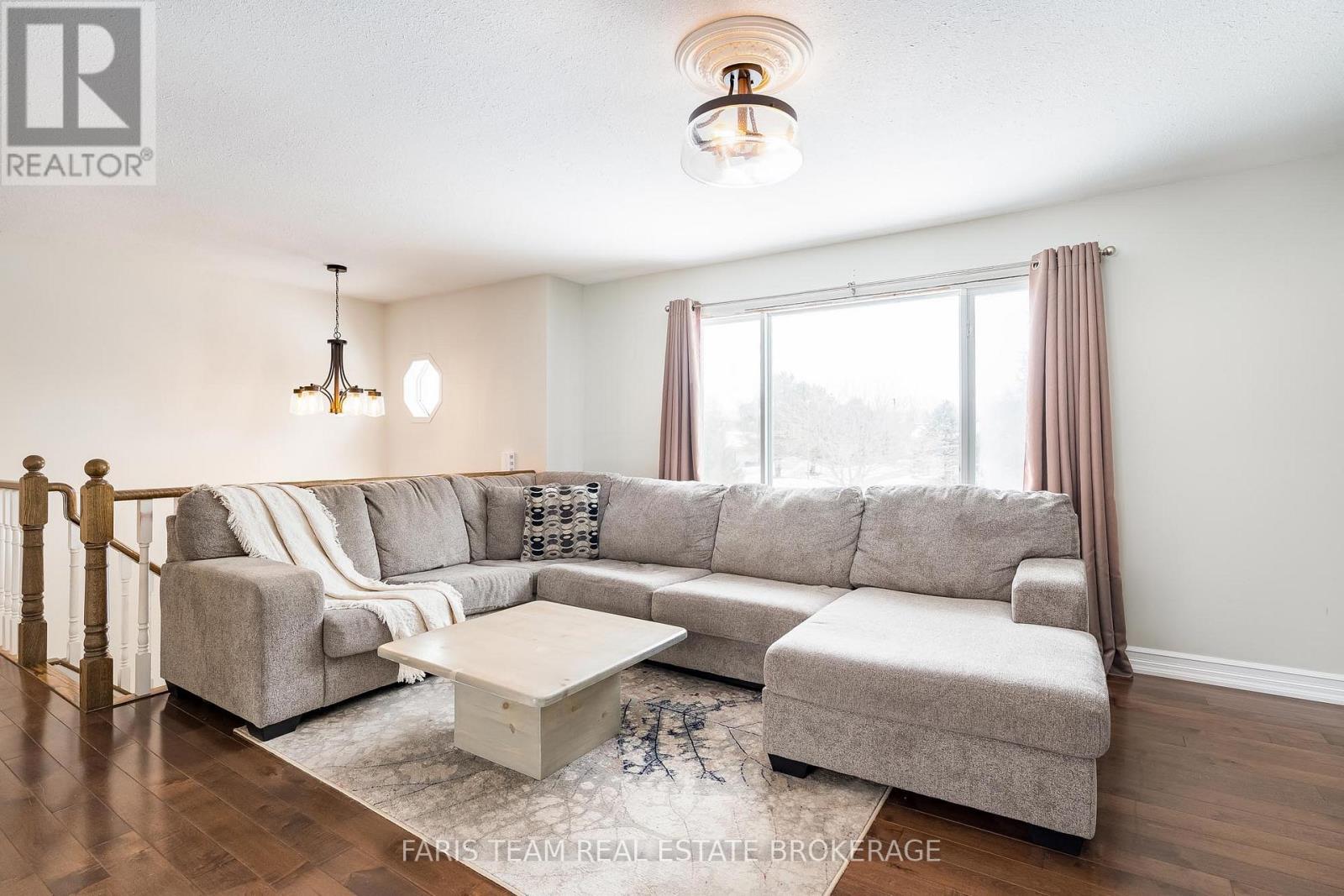 10 SURREY LANE - 13