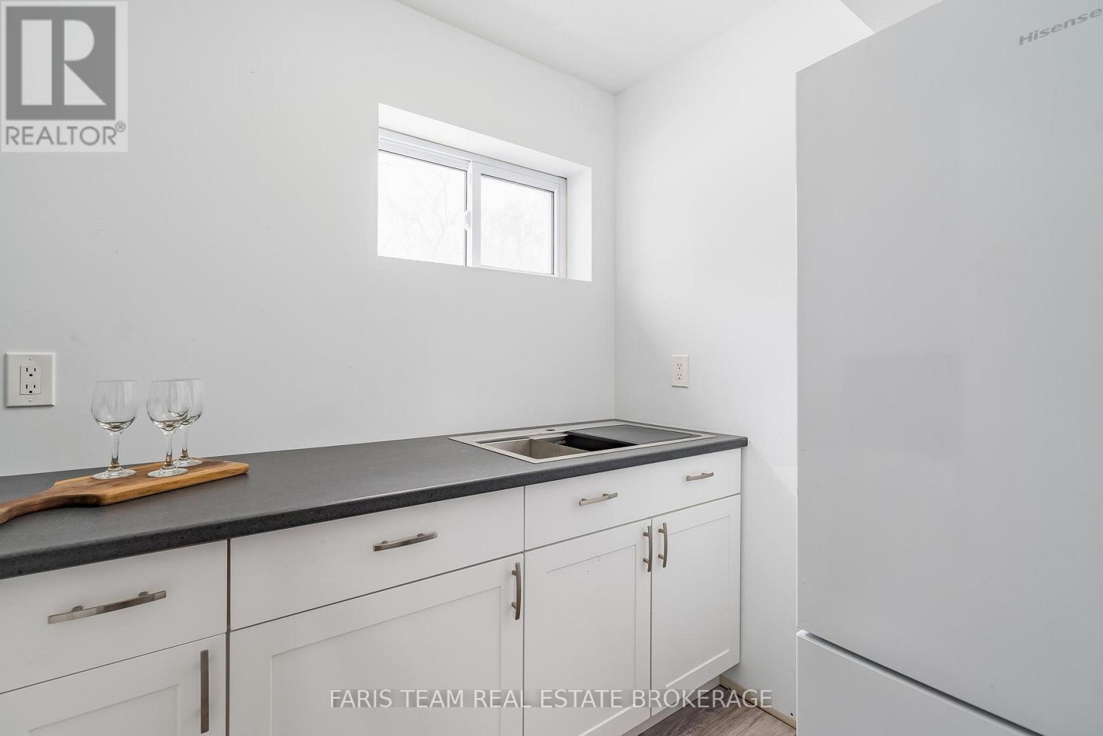 10 SURREY LANE - 29