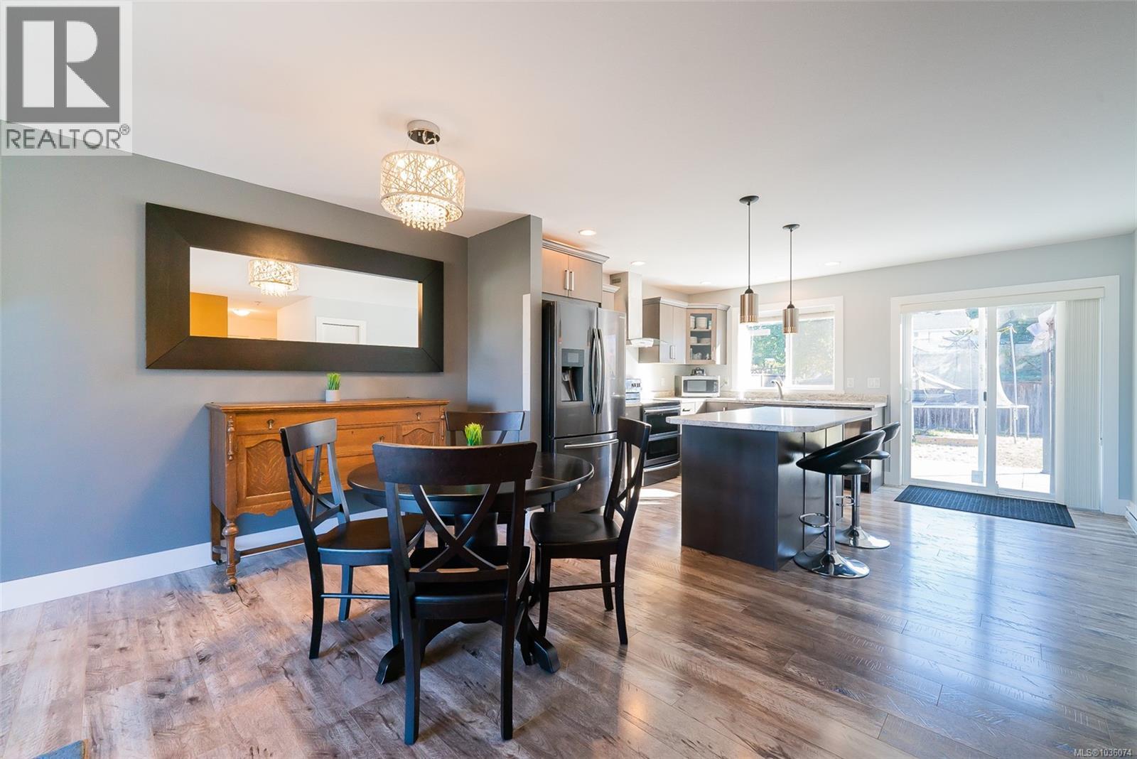 2174 Village Dr - 8