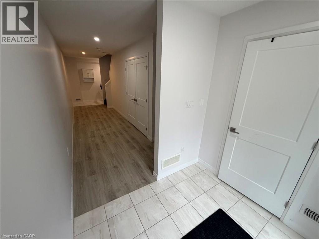30 TIMES SQUARE Boulevard Unit# 135, Stoney Creek, Ontario, L8J0M1 — Photo 3