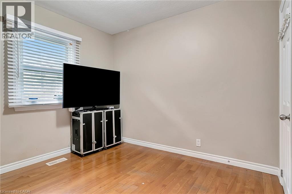 1392 DOON VILLAGE Road, Kitchener, Ontario, N2P1A5 — Photo 13