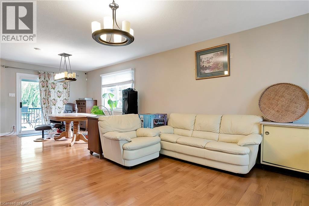 1392 DOON VILLAGE Road, Kitchener, Ontario, N2P1A5 — Photo 4