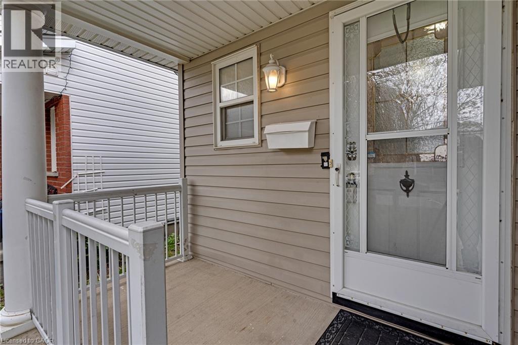359 HIGHBROOK Crescent, Kitchener, Ontario, N2E3P5 — Photo 3