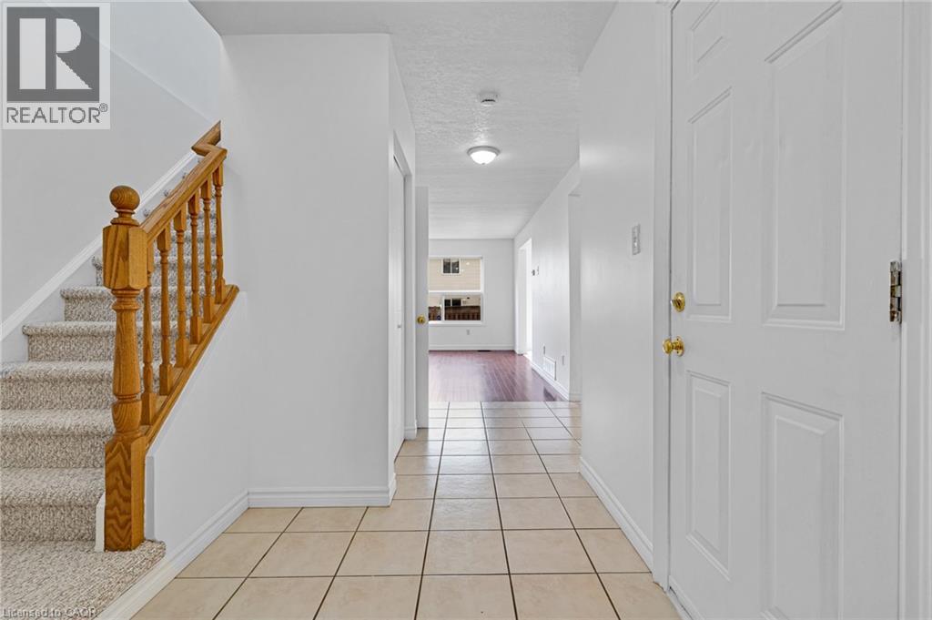 359 HIGHBROOK Crescent, Kitchener, Ontario, N2E3P5 — Photo 4