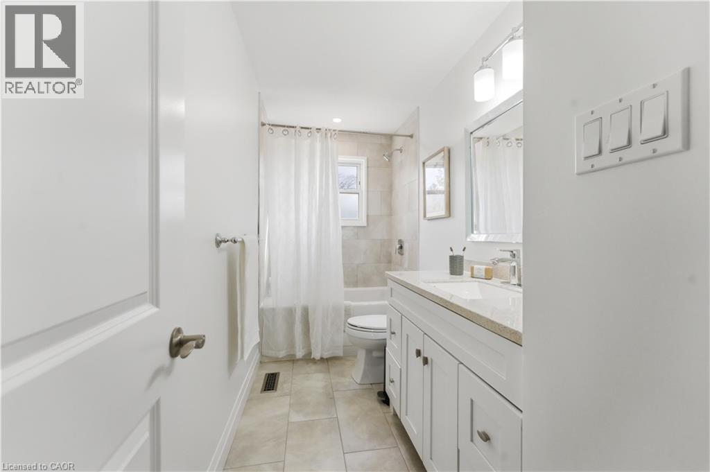 73 SAN FERNANDO Drive, Hamilton, Ontario, L9C2C3 — Photo 3