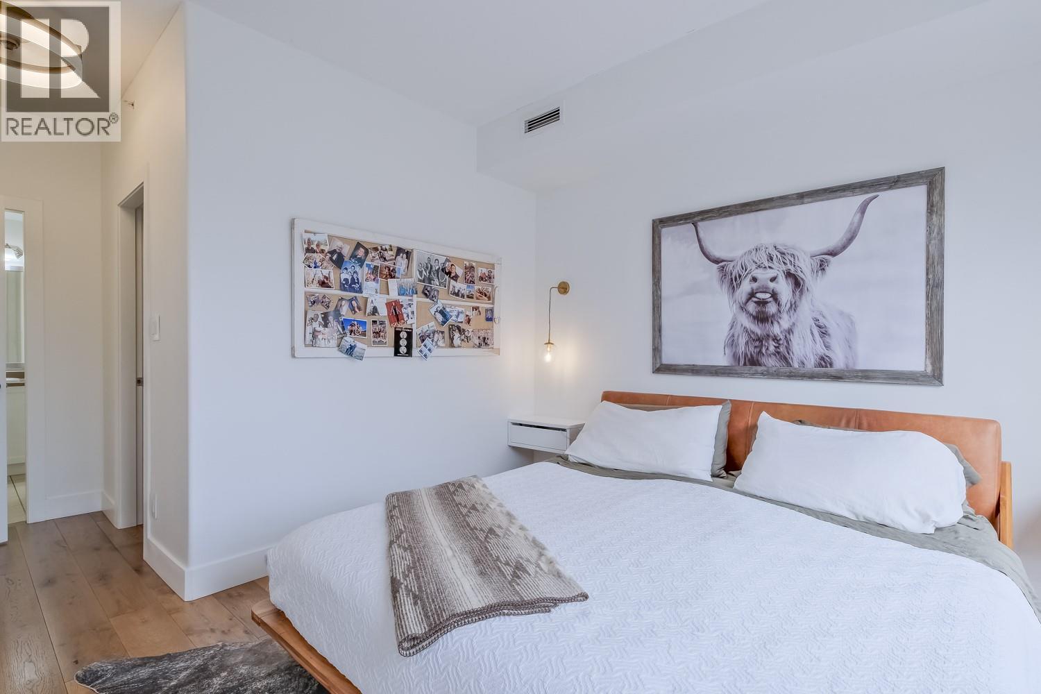 #215 1160 Bernard Avenue - 18