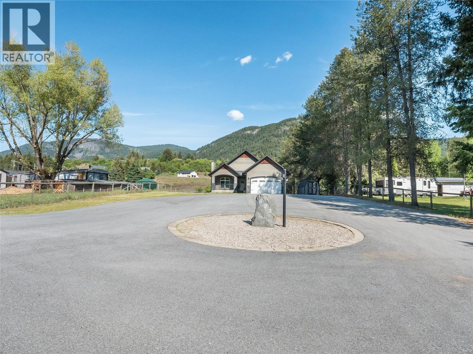 892 Waterloo Road - 8