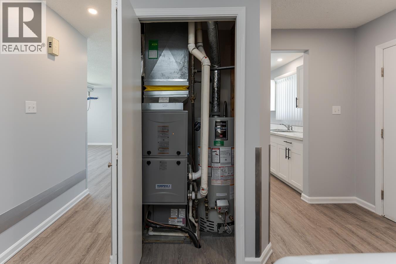 7759 QUEENS CRESCENT - 15