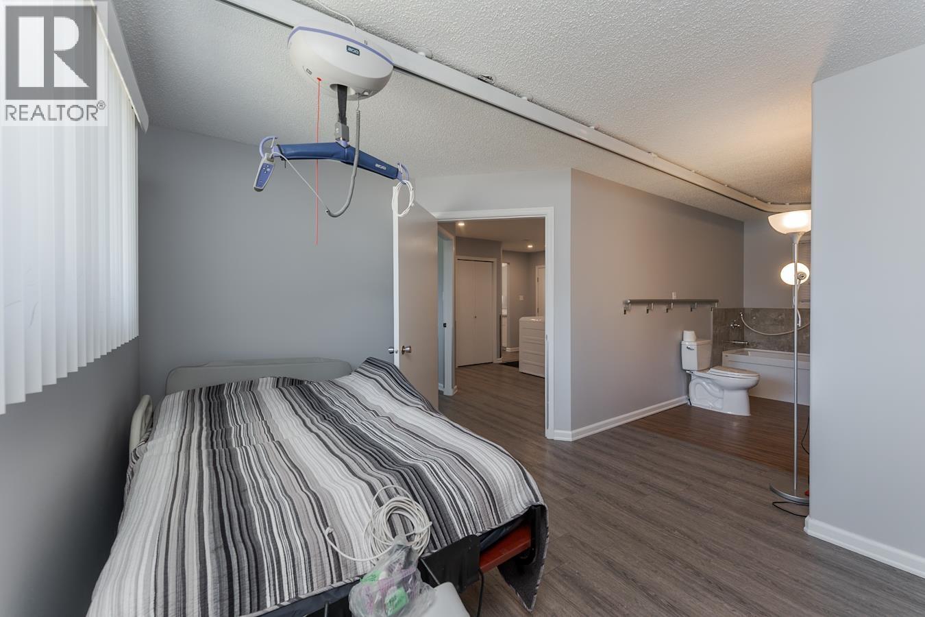 7759 QUEENS CRESCENT - 13