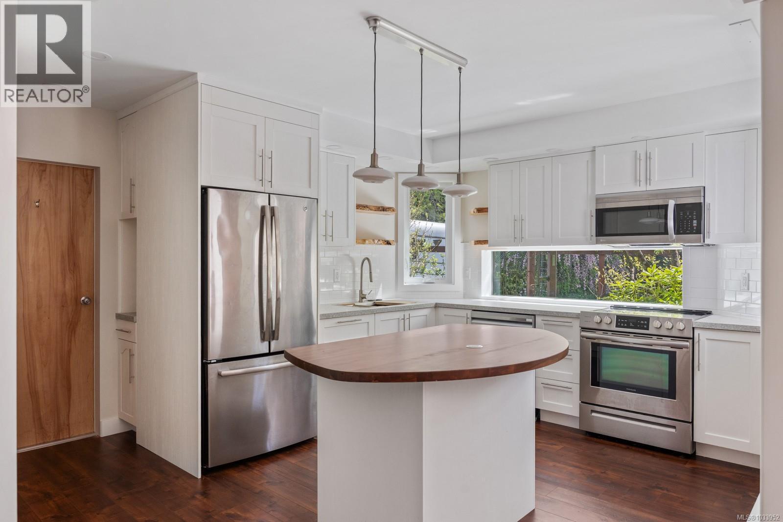 1869 Fern Rd - 32