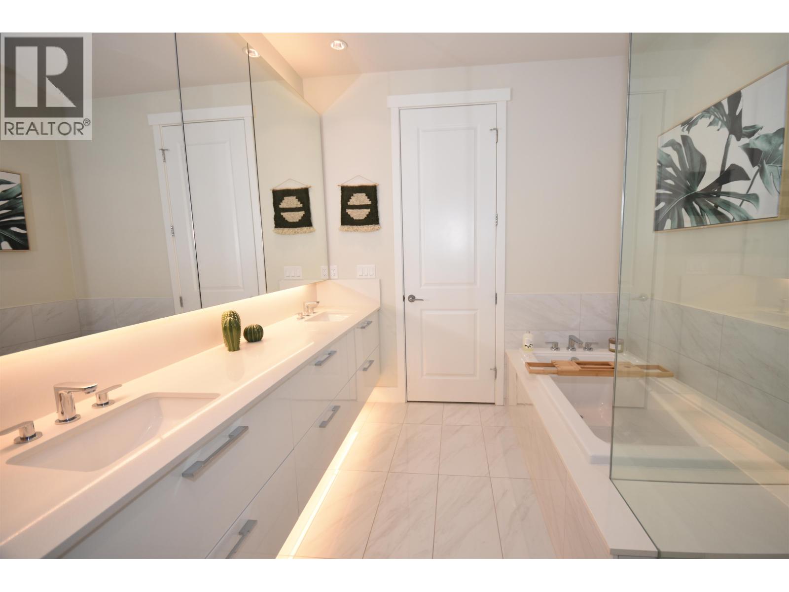 #229-5535 ADMIRAL Way, Delta