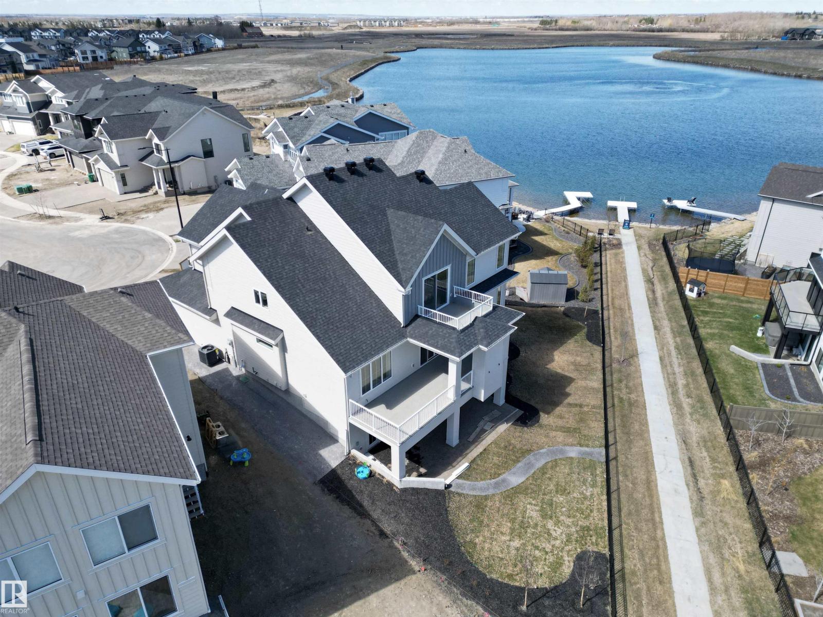 8 JARDIN PL - 72