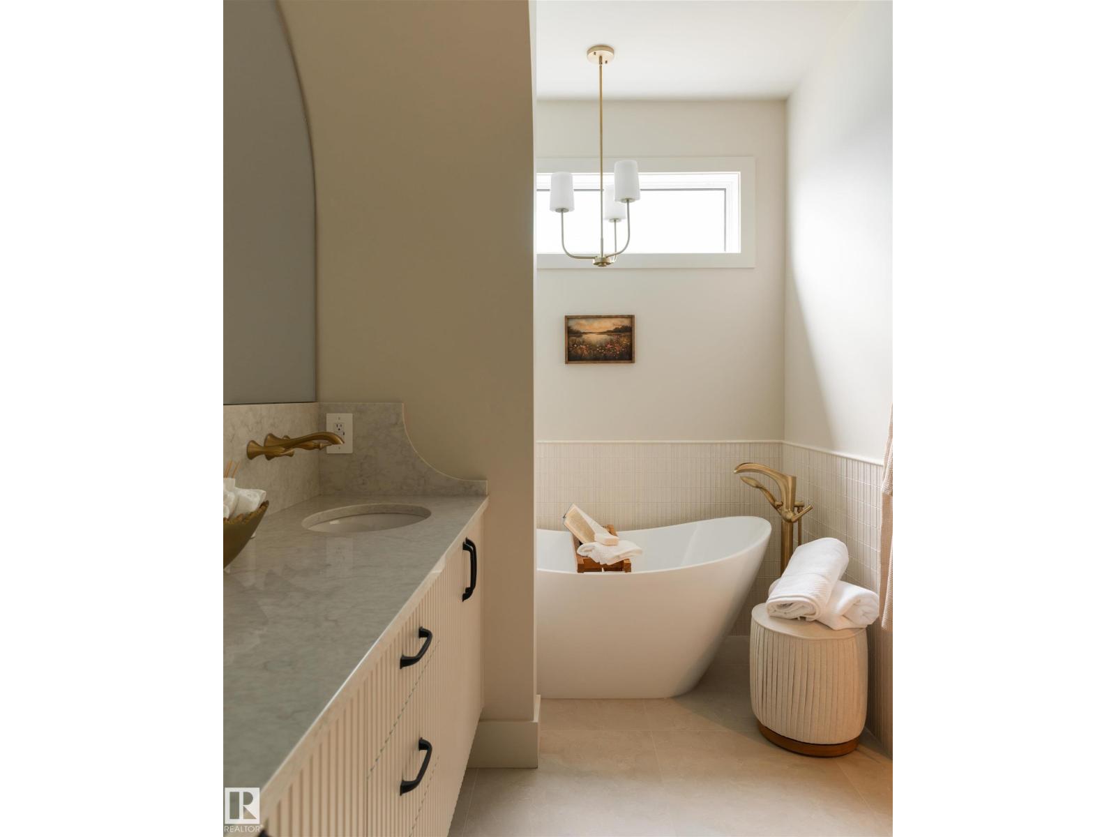 8 JARDIN PL - 32
