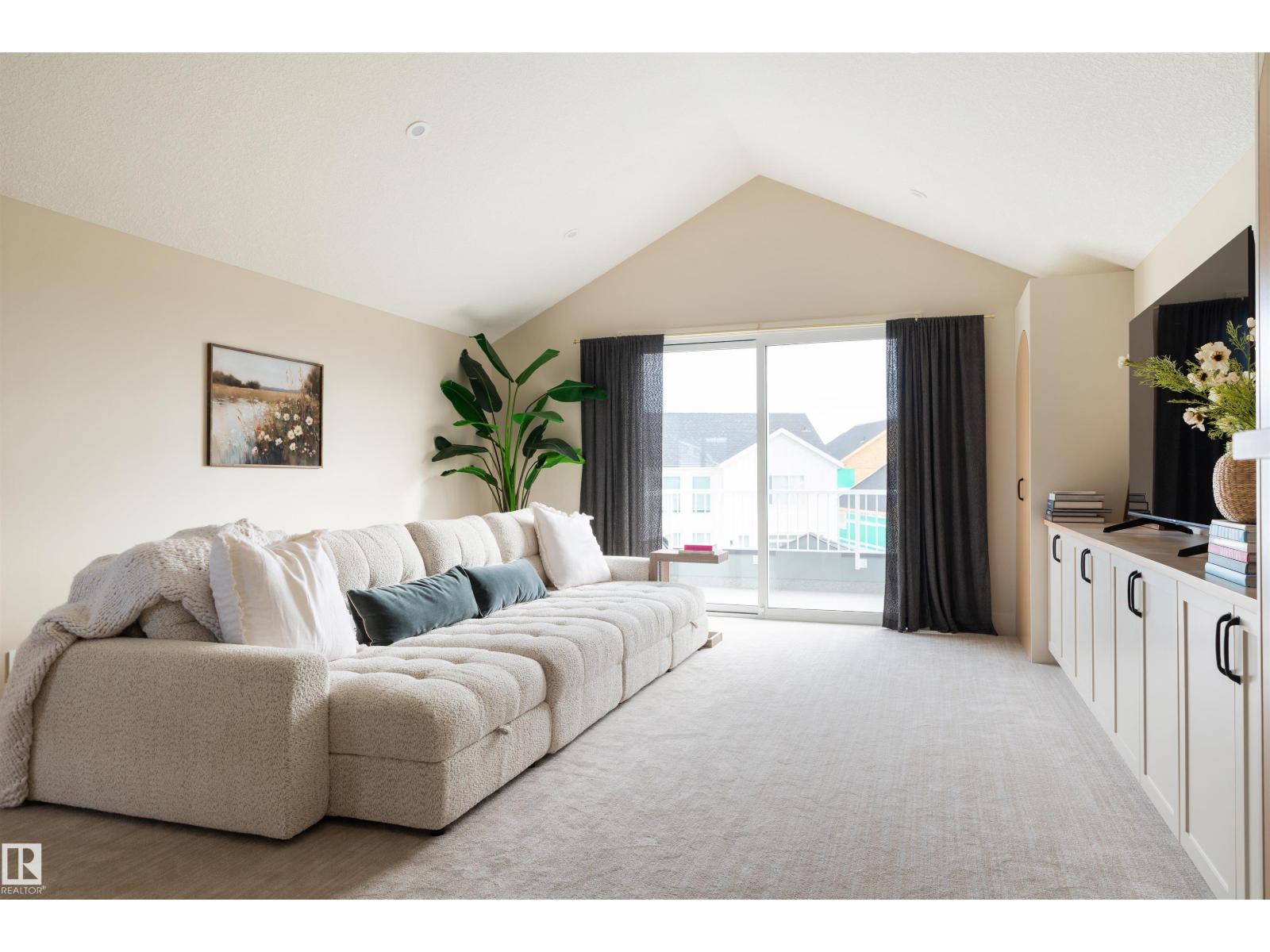 8 JARDIN PL - 39