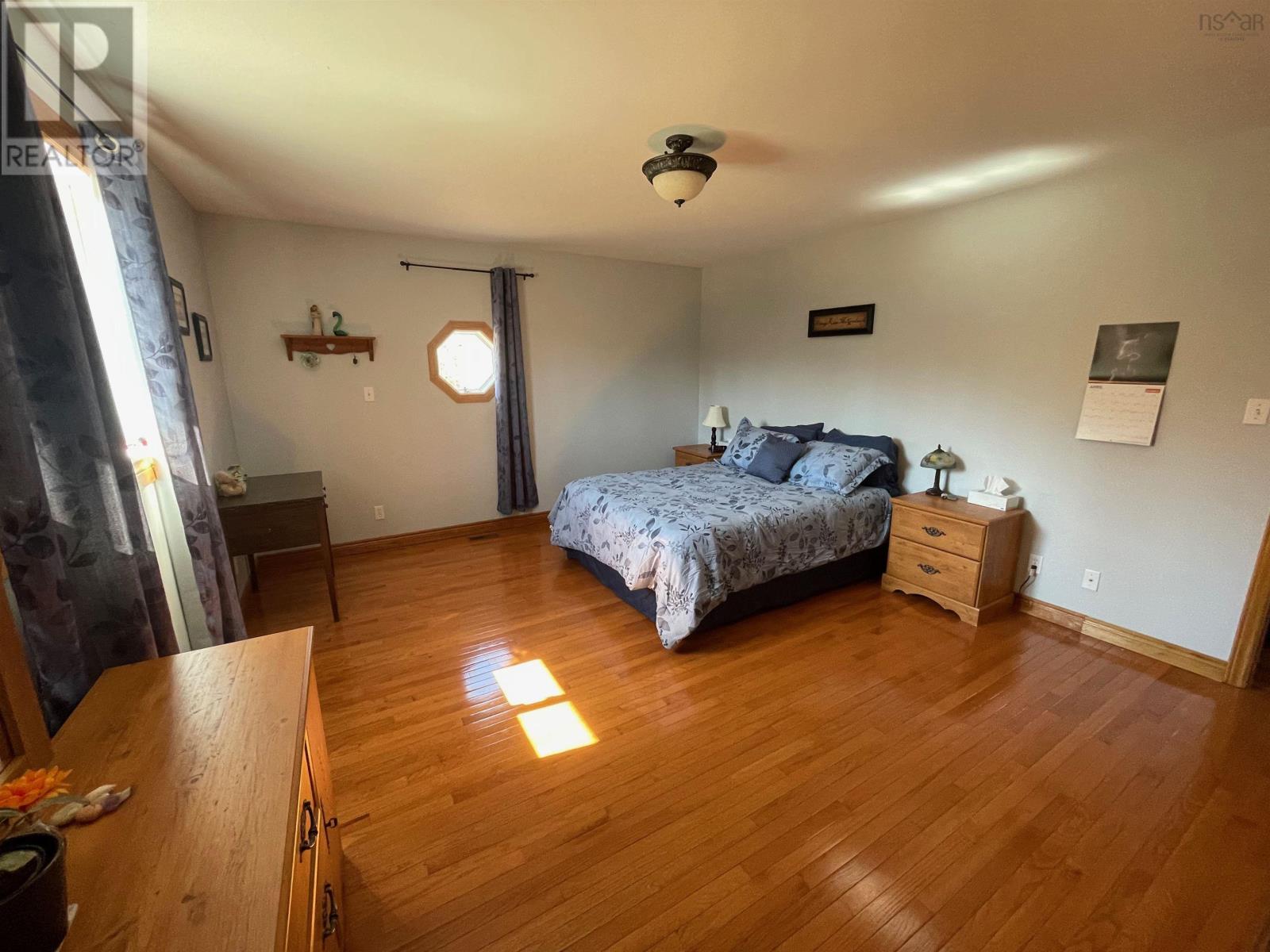 1045 Mountain Road - 35