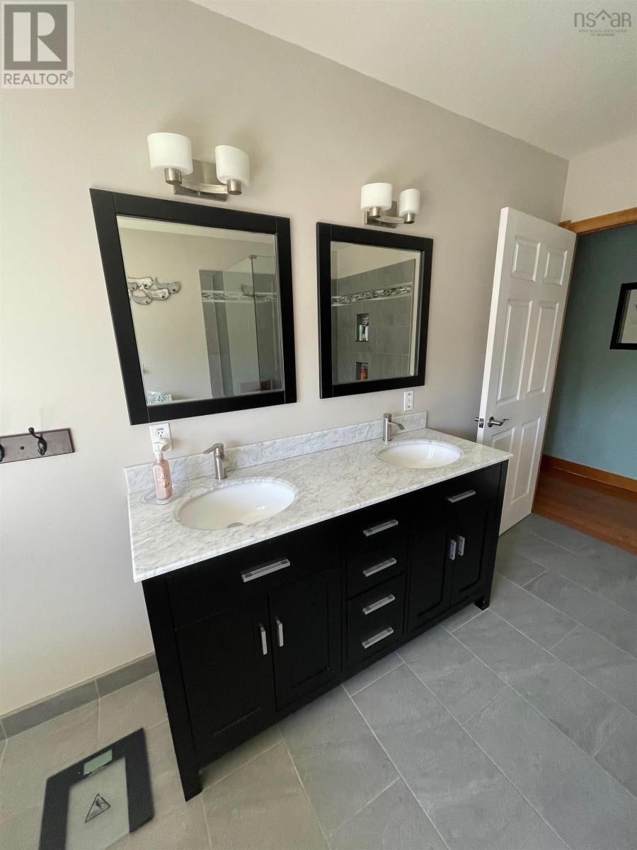 1045 Mountain Road - 46