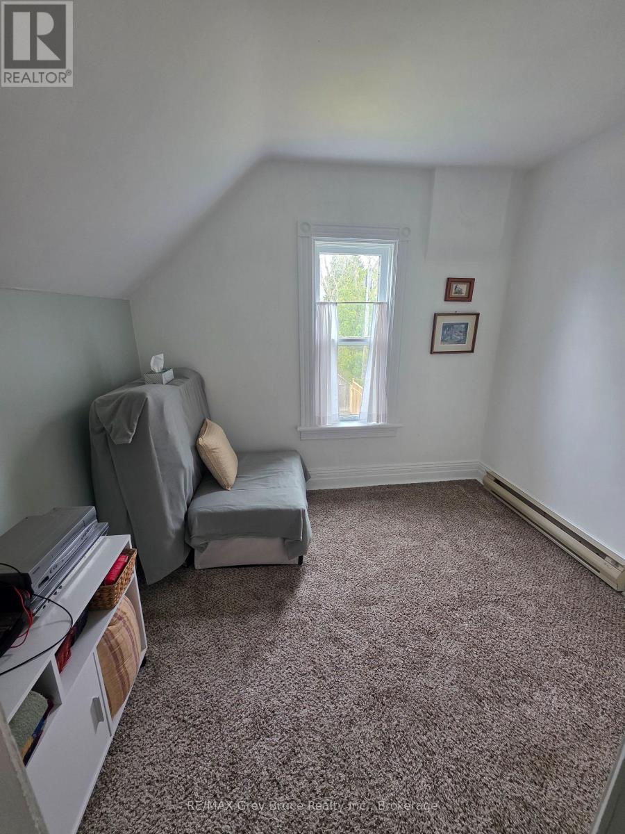 648 9TH STREET E - 18