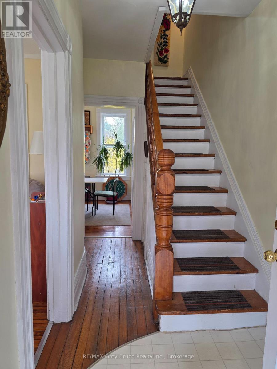 648 9TH STREET E - 8