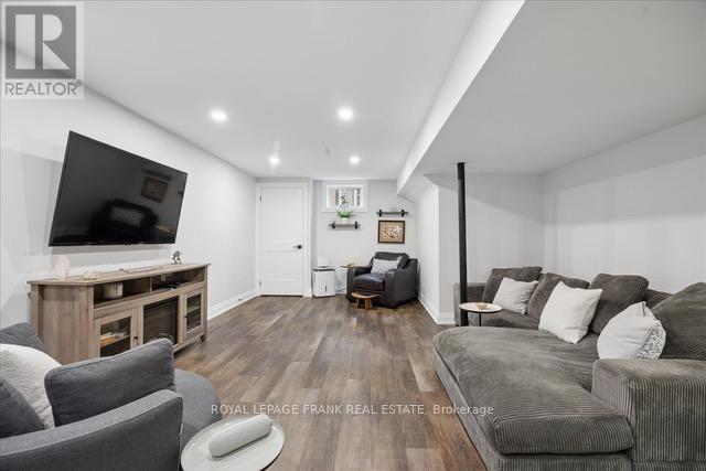 40 BALSAM STREET N - 32