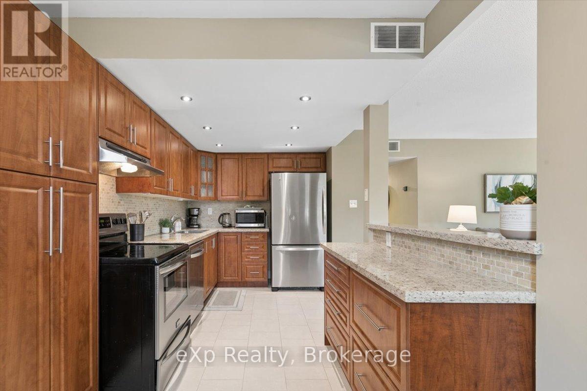 #403 39 STAVEBANK ROAD N - 12