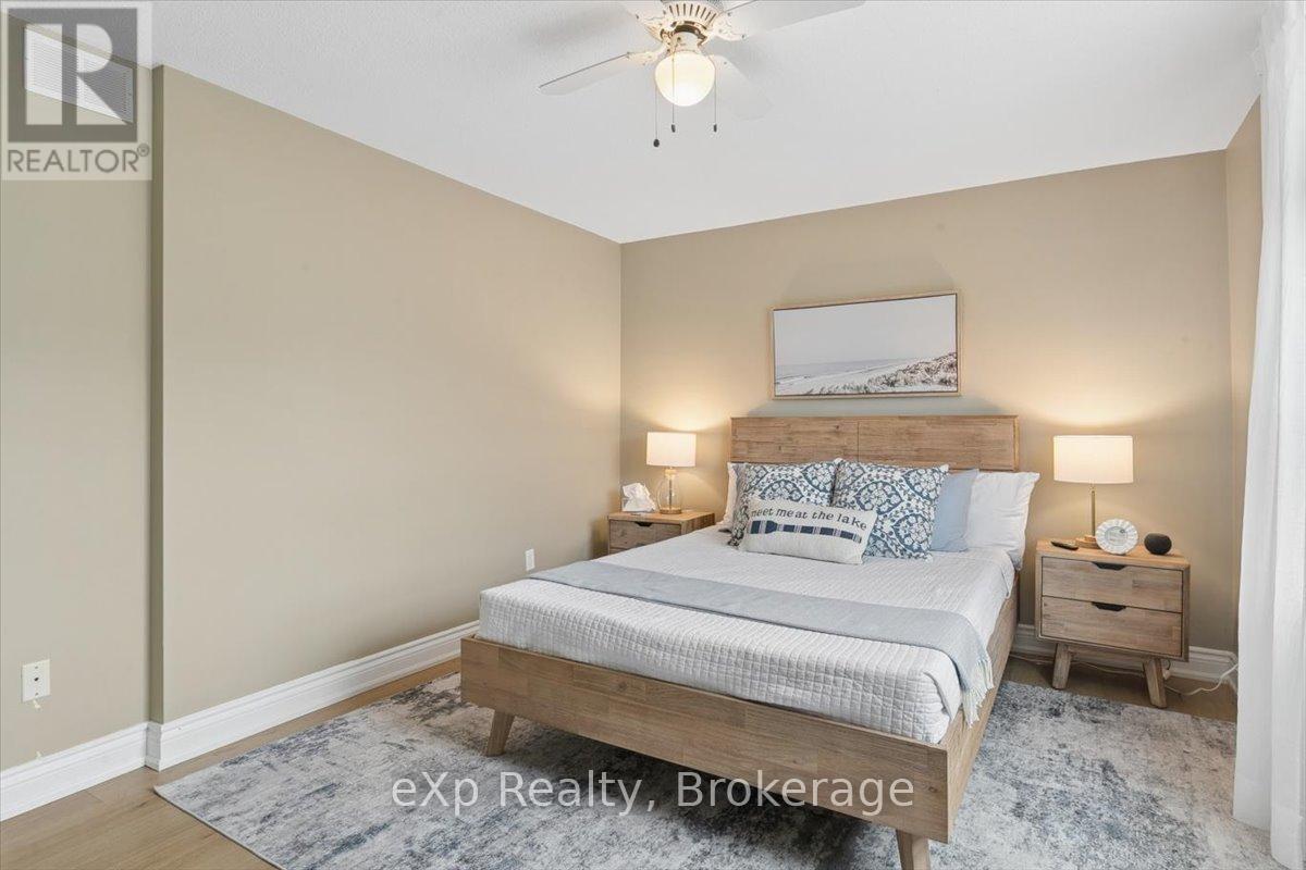 #403 39 STAVEBANK ROAD N - 16