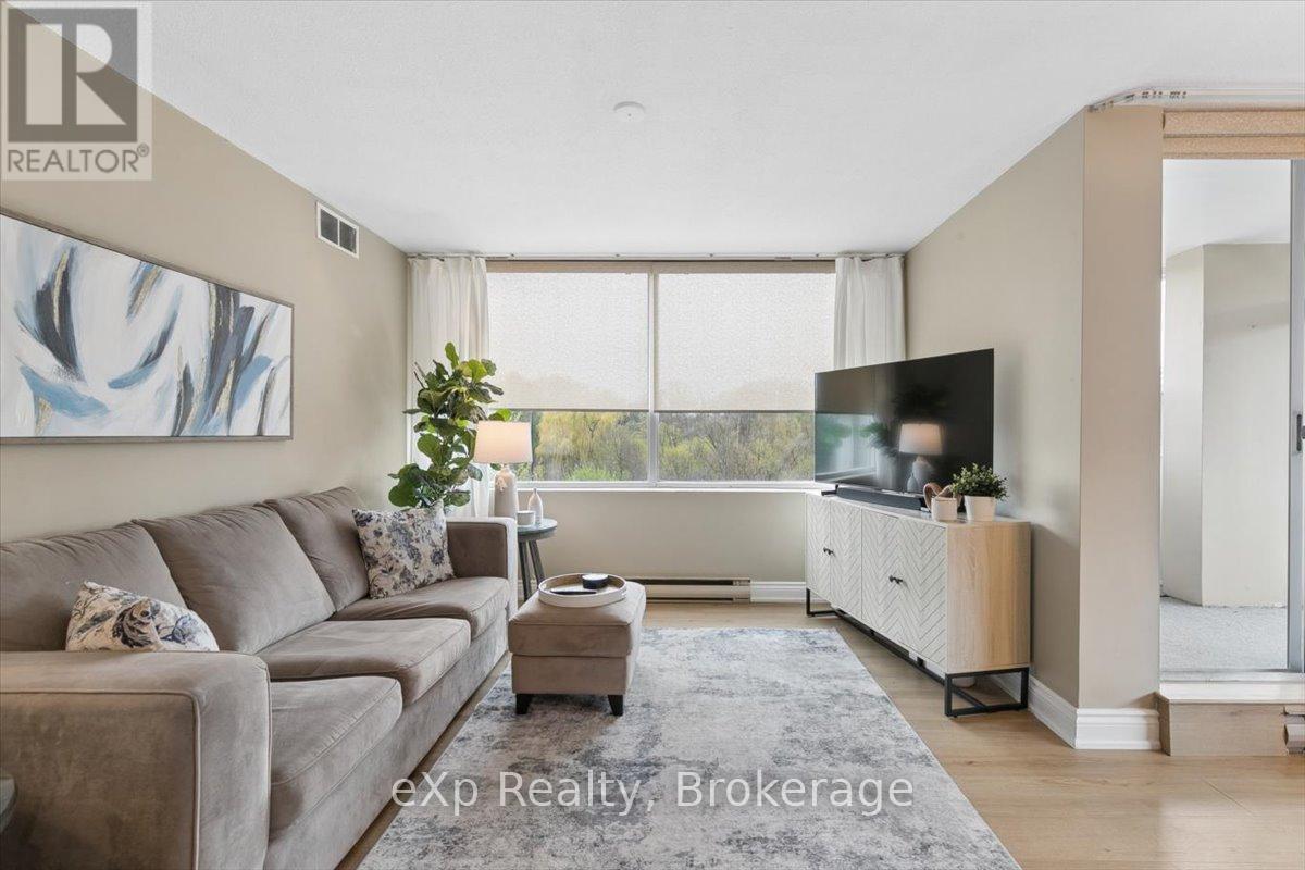 #403 39 STAVEBANK ROAD N - 5