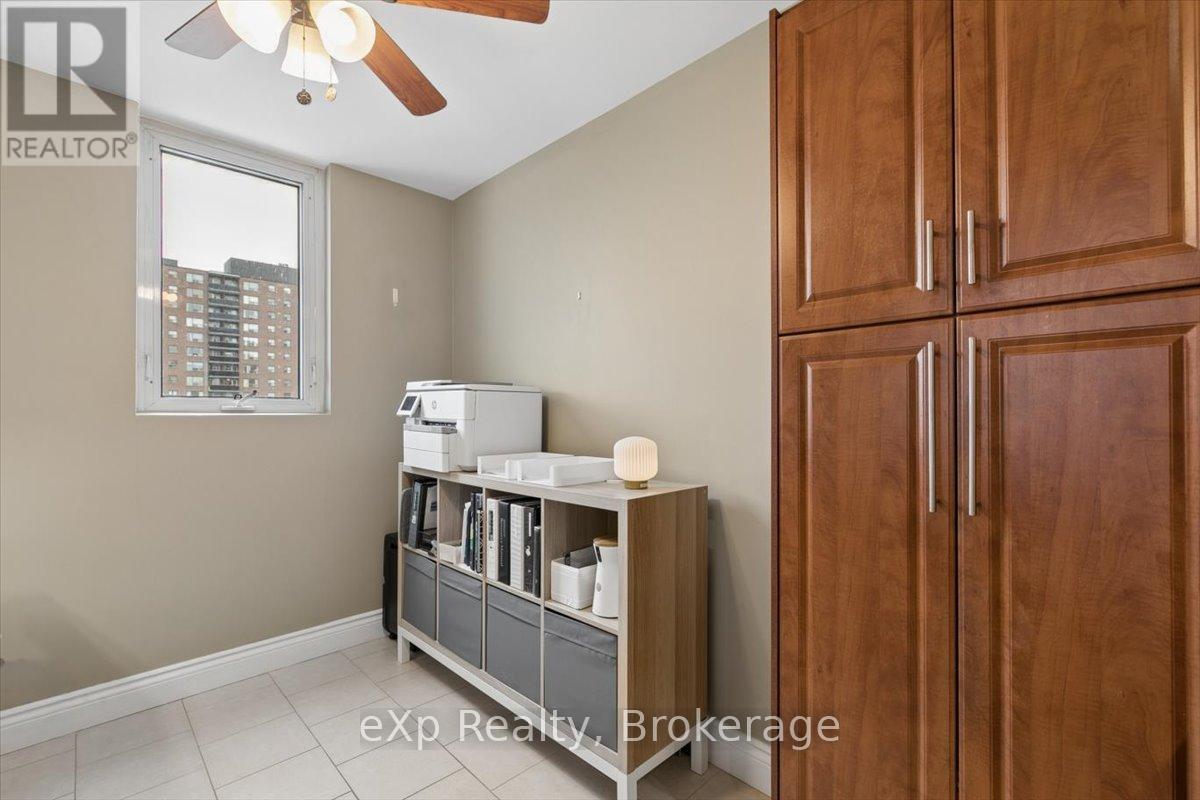 #403 39 STAVEBANK ROAD N - 9