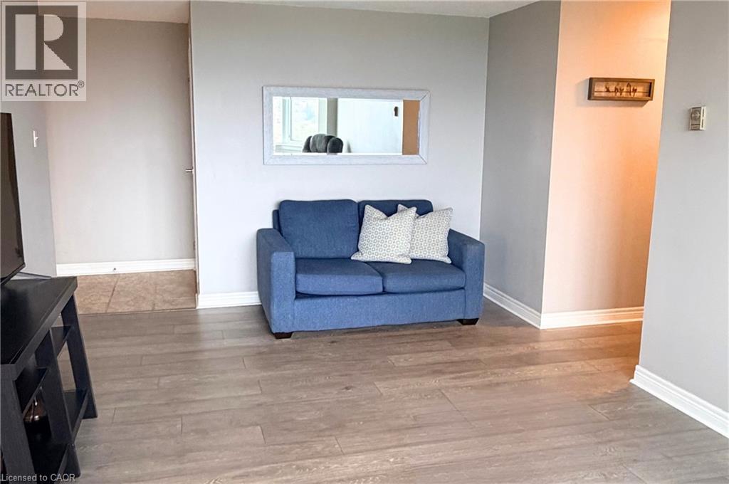 35 GREEN VALLEY Drive Unit# 1605, Kitchener, Ontario, N2P2A5 — Photo 4
