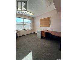 300/302 8th Avenue W, Kindersley, SK S0L1S0 Photo 12
