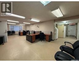 300/302 8th Avenue W, Kindersley, SK S0L1S0 Photo 14
