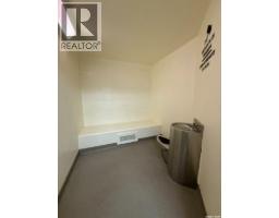 300/302 8th Avenue W, Kindersley, SK S0L1S0 Photo 22