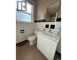 300/302 8th Avenue W, Kindersley, SK S0L1S0 Photo 23
