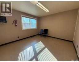300/302 8th Avenue W, Kindersley, SK S0L1S0 Photo 25