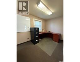 300/302 8th Avenue W, Kindersley, SK S0L1S0 Photo 28